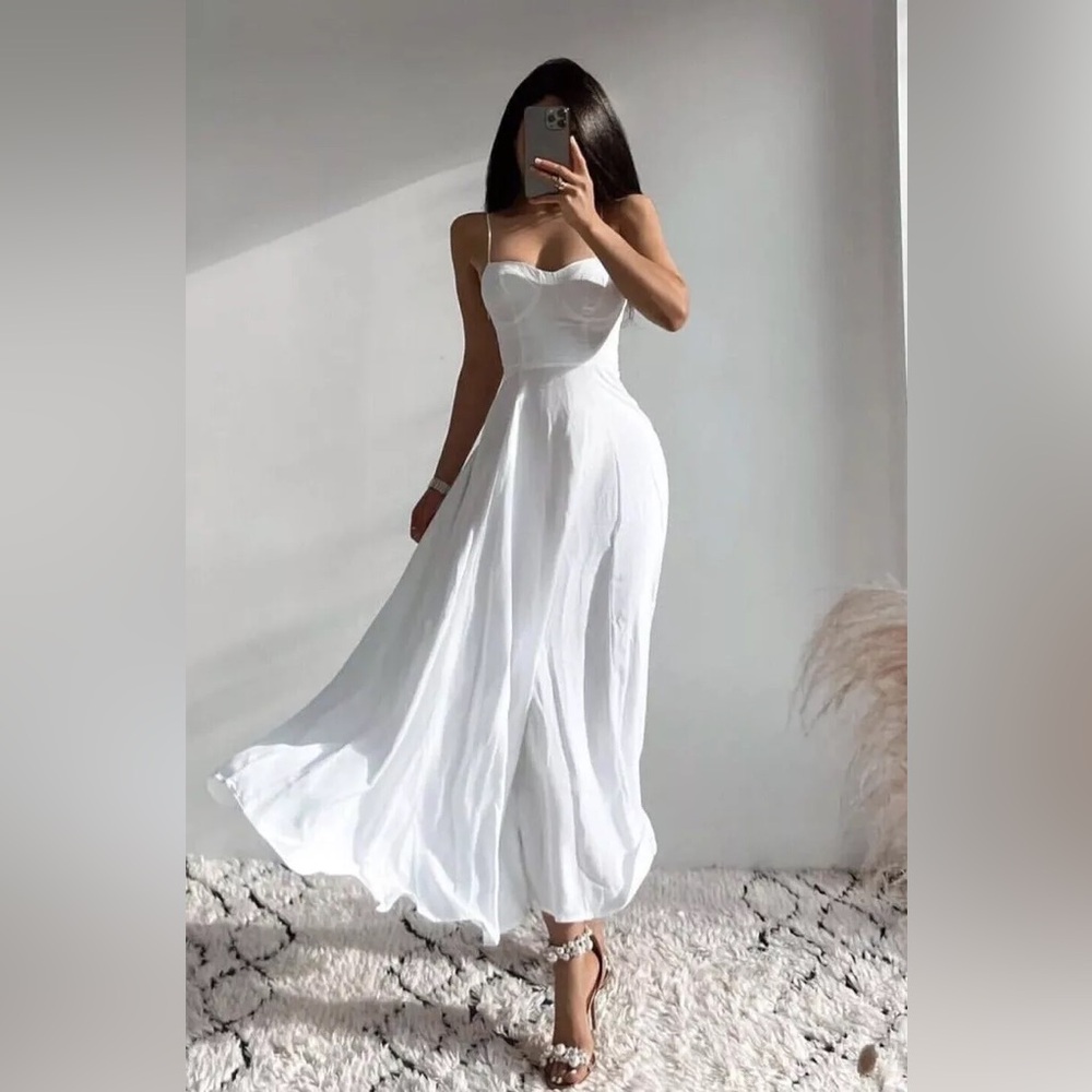 NEW ZARA DRESS WITH A SWEETHEART NECKLINE